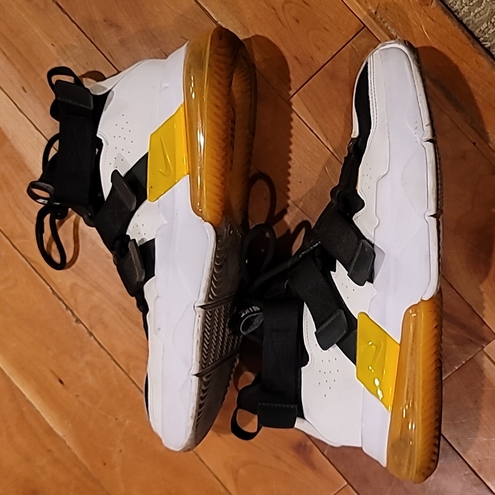 Nike Air Edge 270